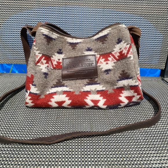 Pendleton Handbags - Pendleton crossbody purse